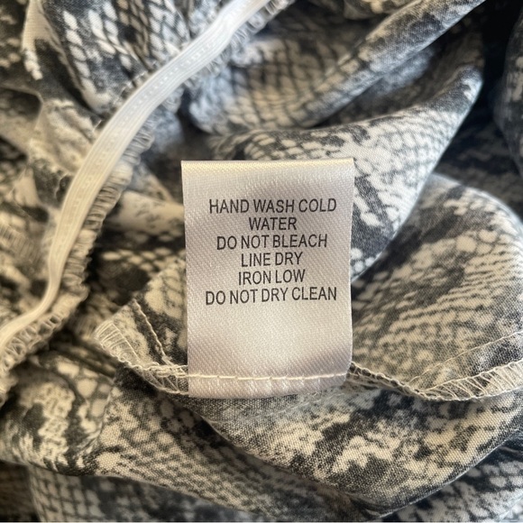 Favlux Jumpsuit Snakeskin Animal Print Long Sleeve Tie Waist Sz. S - Picture 11 of 11